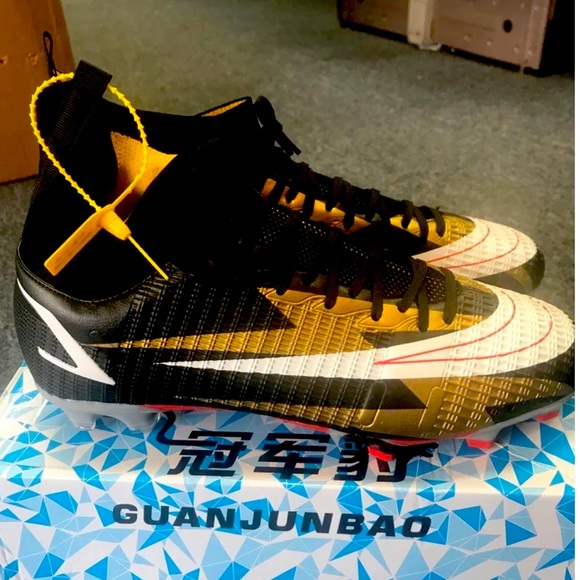 Football/Soccer cleats - Picture 2 of 3